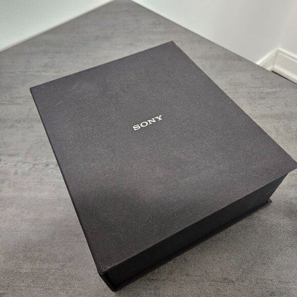 Sony Wireless Noise Canceling Stereo Headphones (WH1000XM2) - Picture 14 of 14